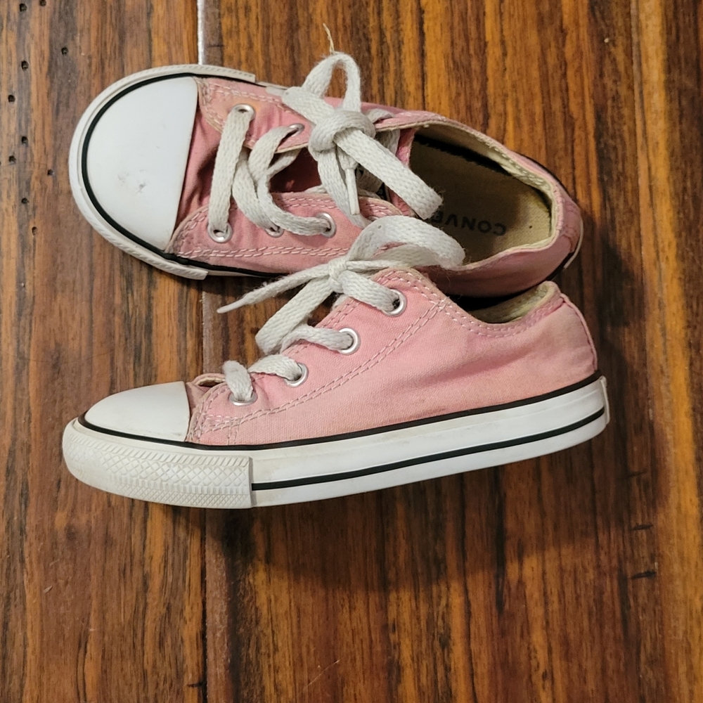 GUC Converse girls shoes pink size 9